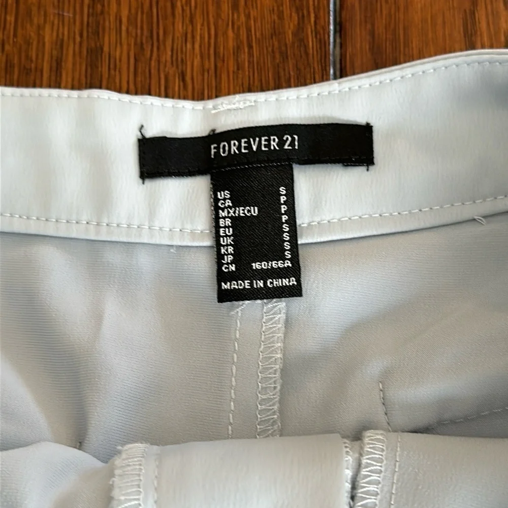 Women’s forever 21 light blue pleated shorts size S